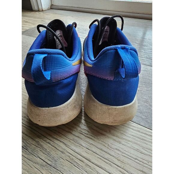 Nike Roshe run Hyperfuse womens with a gold swoosh. Size 6.5 - Picture 4 of 7